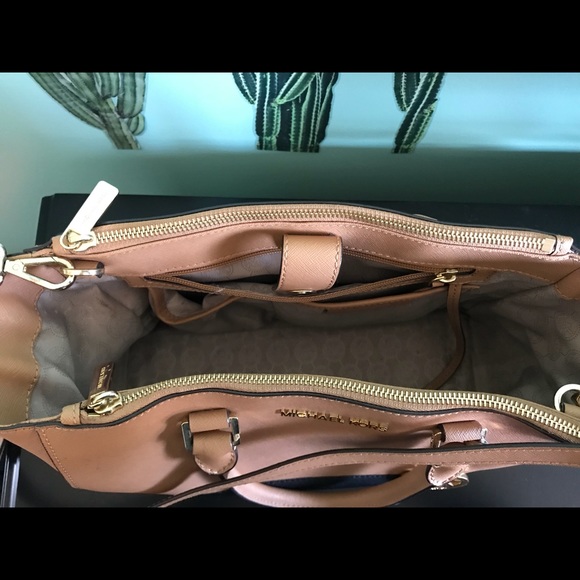 Authentic Michael Kors - Picture 2 of 3
